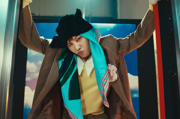 權志龍新歌〈POWER〉MV 隱藏玄機!4 大暗喻揭曉:嘲諷權力至上、致敬《楚門的世界》 - TALKace